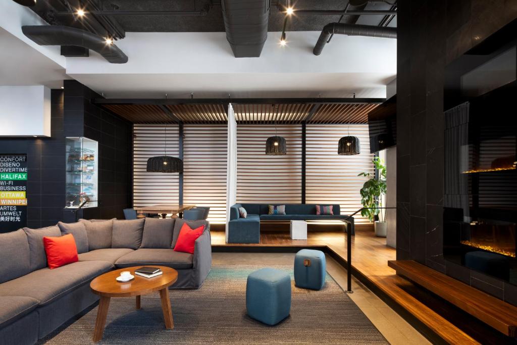 Posezení v ubytování Alt Hotel Toronto Airport