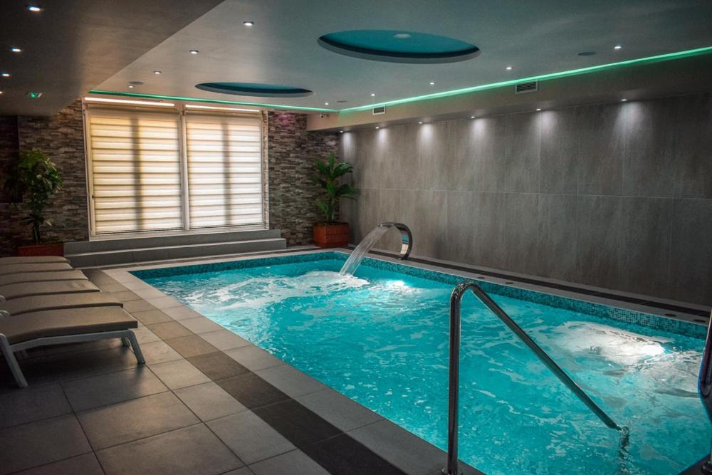 Bazén v ubytování Wellness & Spa - Hotel Oaza nebo v jeho okolí