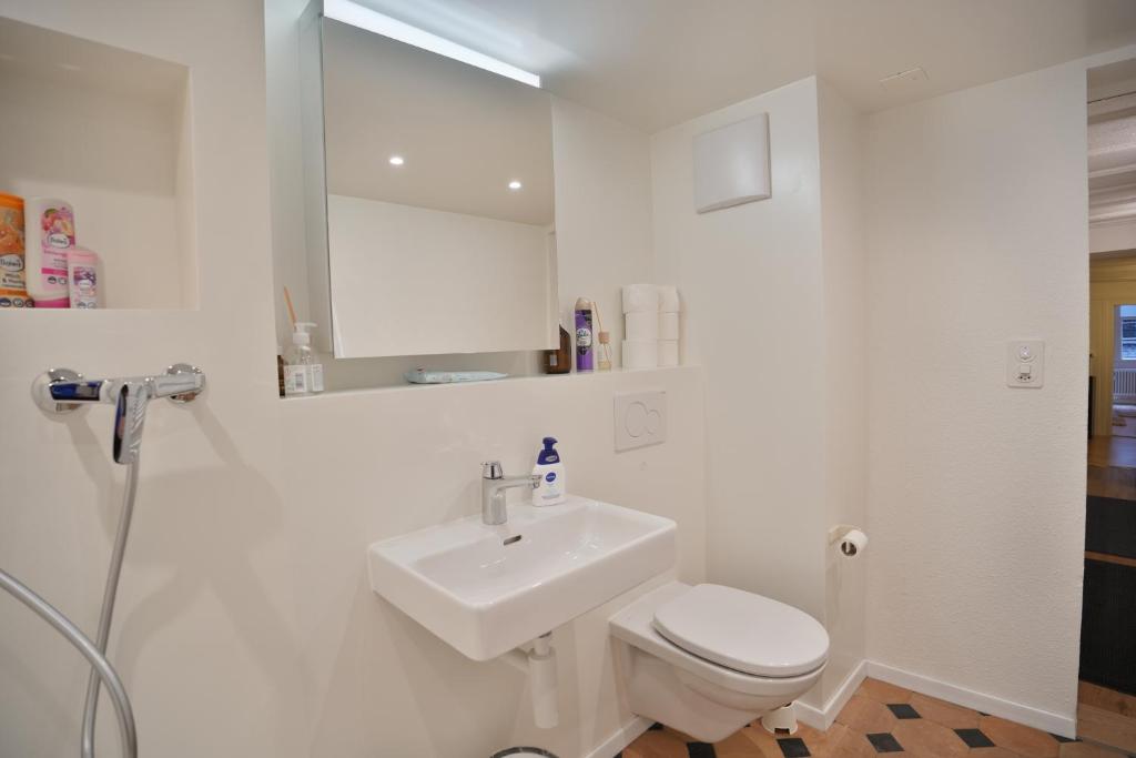 Cozy City Center, 4 bedroom- 120sq, 5min walk to Main Station - Resim 8