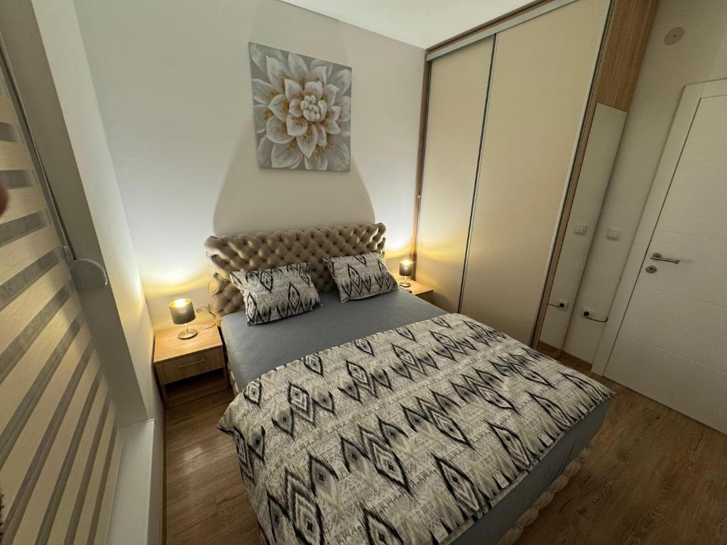 Postel nebo postele na pokoji v ubytování Apartman CRYSTAL Vrnjačka Banja