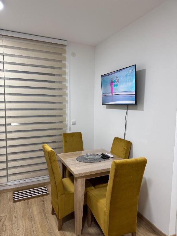 TV a/nebo společenská místnost v ubytování Apartman CRYSTAL Vrnjačka Banja