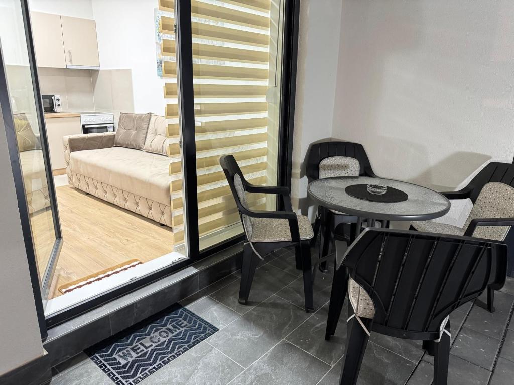 Kuchyň nebo kuchyňský kout v ubytování Apartman CRYSTAL Vrnjačka Banja