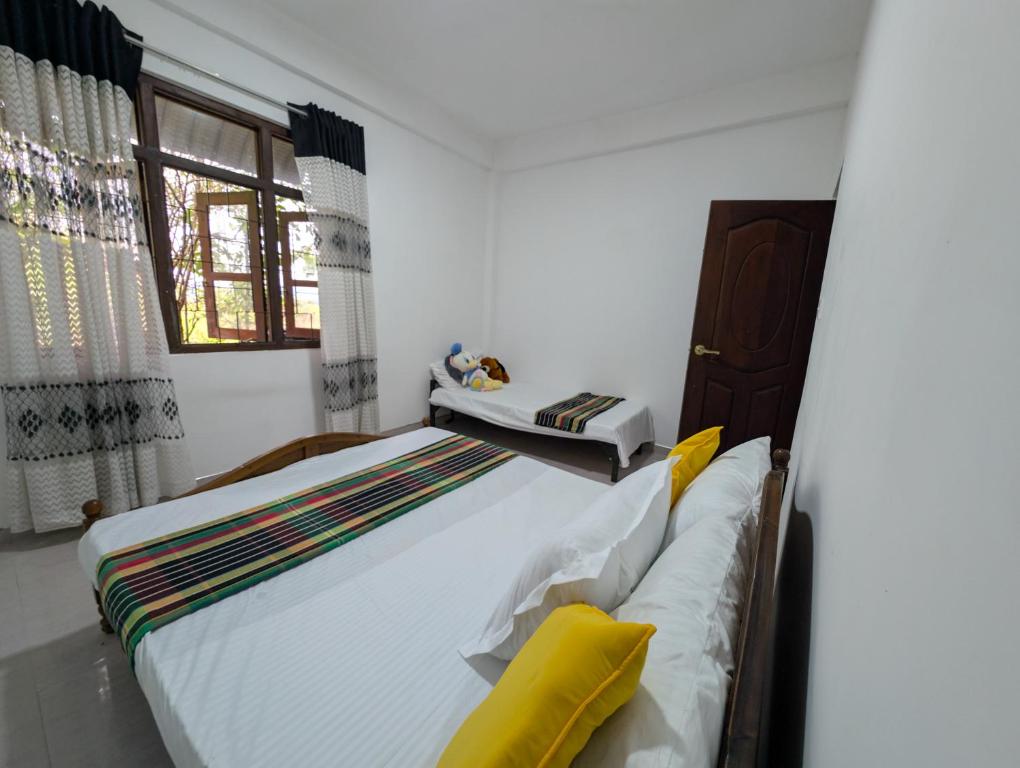 Postel nebo postele na pokoji v ubytování Kandy Eagle Villa