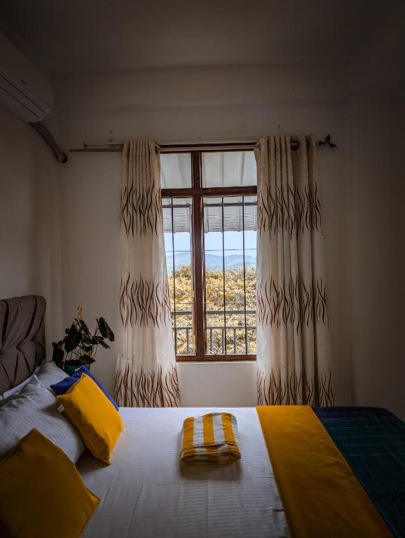 Postel nebo postele na pokoji v ubytování Kandy Eagle Villa