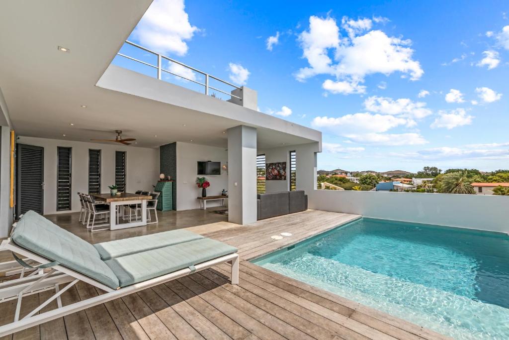 Bazen v nastanitvi oz. blizu nastanitve Brakkeput Abou Villa & Studio near Jan Thiel