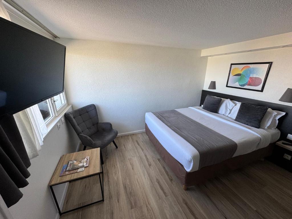Kyriad Lisieux - Standard Double Room