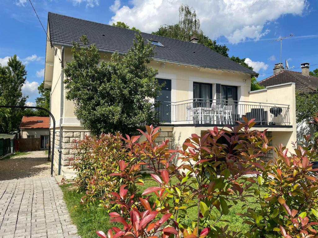 Photo de la galerie de l'établissement Maison avec terrasse, à Palaiseau
