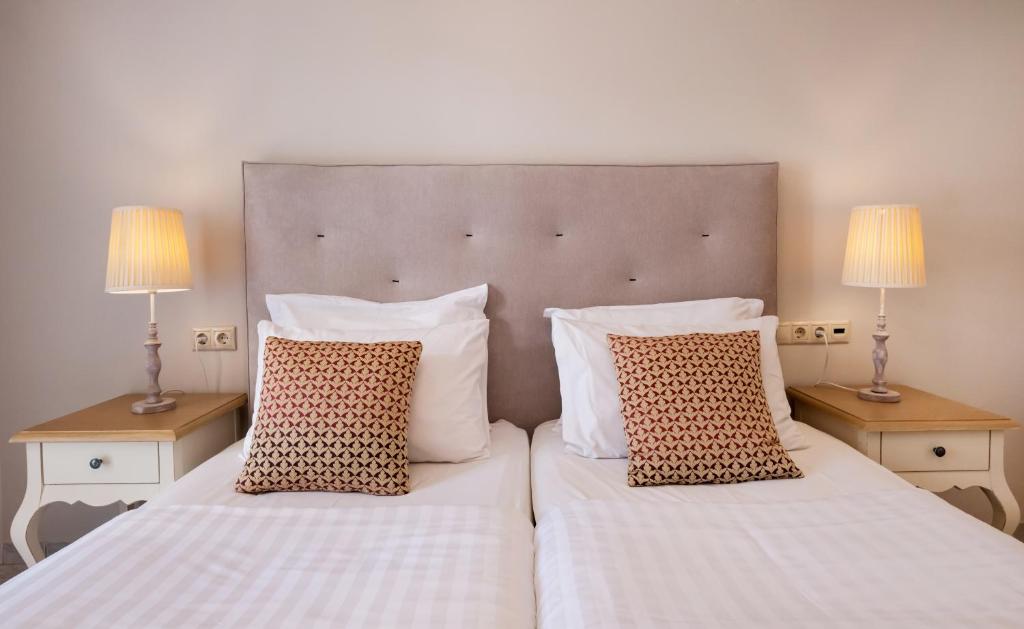 Postel nebo postele na pokoji v ubytování Eva Beach Hotel Lefkada ΙΙ