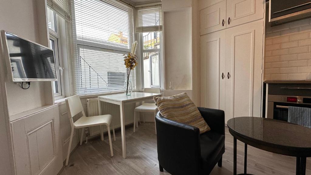 Köök või kööginurk majutusasutuses Comfortable studio west London