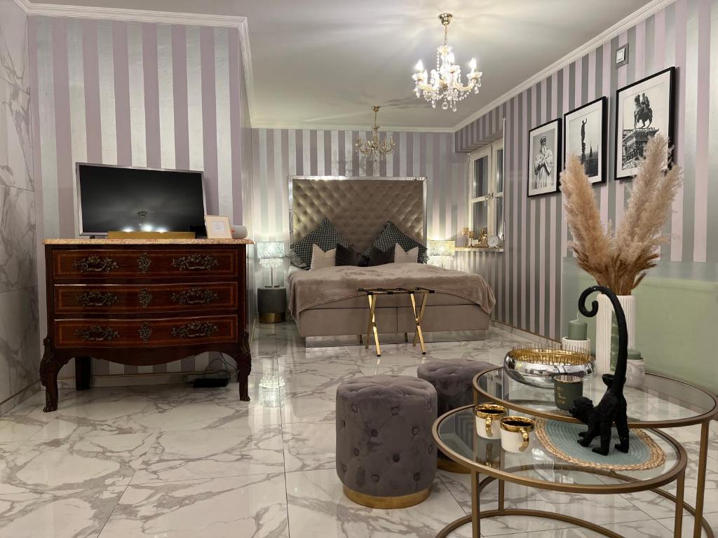 a living room with a television and a bed at Classico Uno in Meckenbeuren