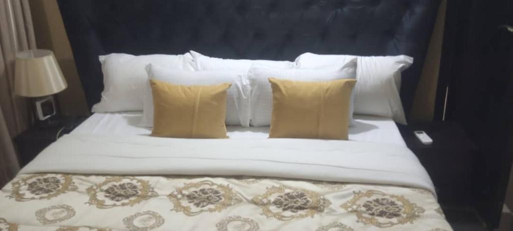 Postel nebo postele na pokoji v ubytování Visbury Hotel and Suites
