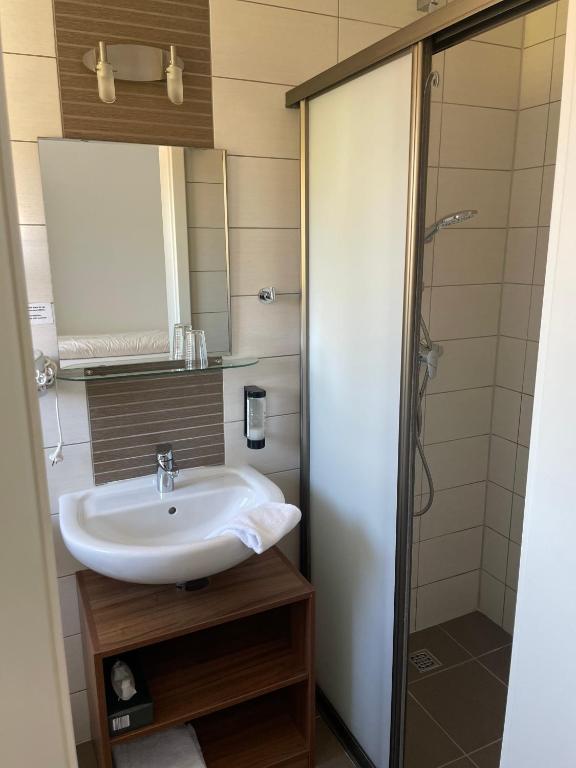 Hotel Markgräfler Hof - Temel Üç Kişilik Oda