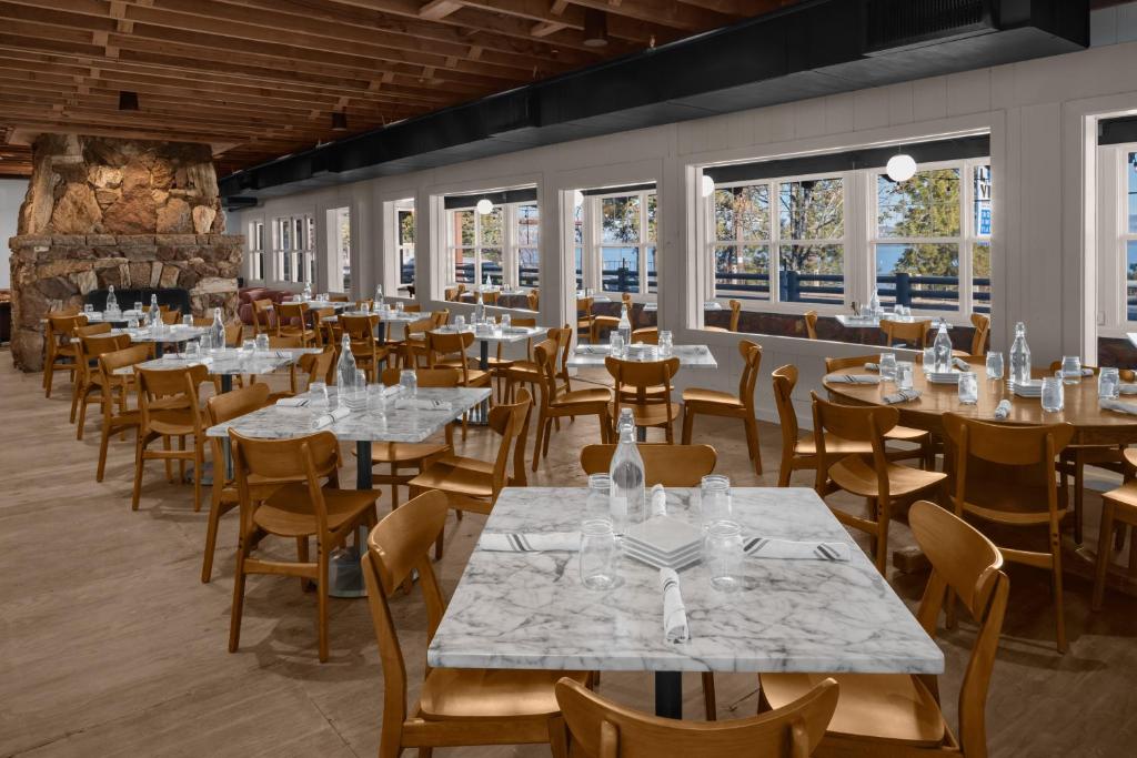 Restaurace v ubytování evo Hotel Tahoe City