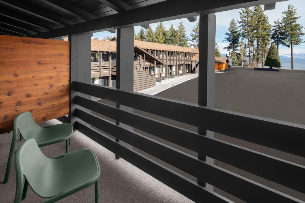 Balkón nebo terasa v ubytování evo Hotel Tahoe City