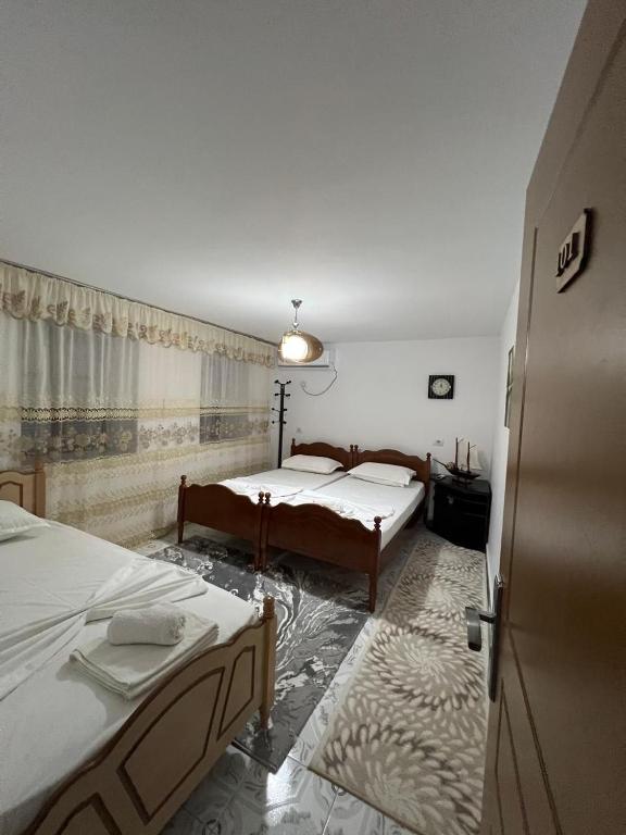 Voodi või voodid majutusasutuse Guest House LION toas