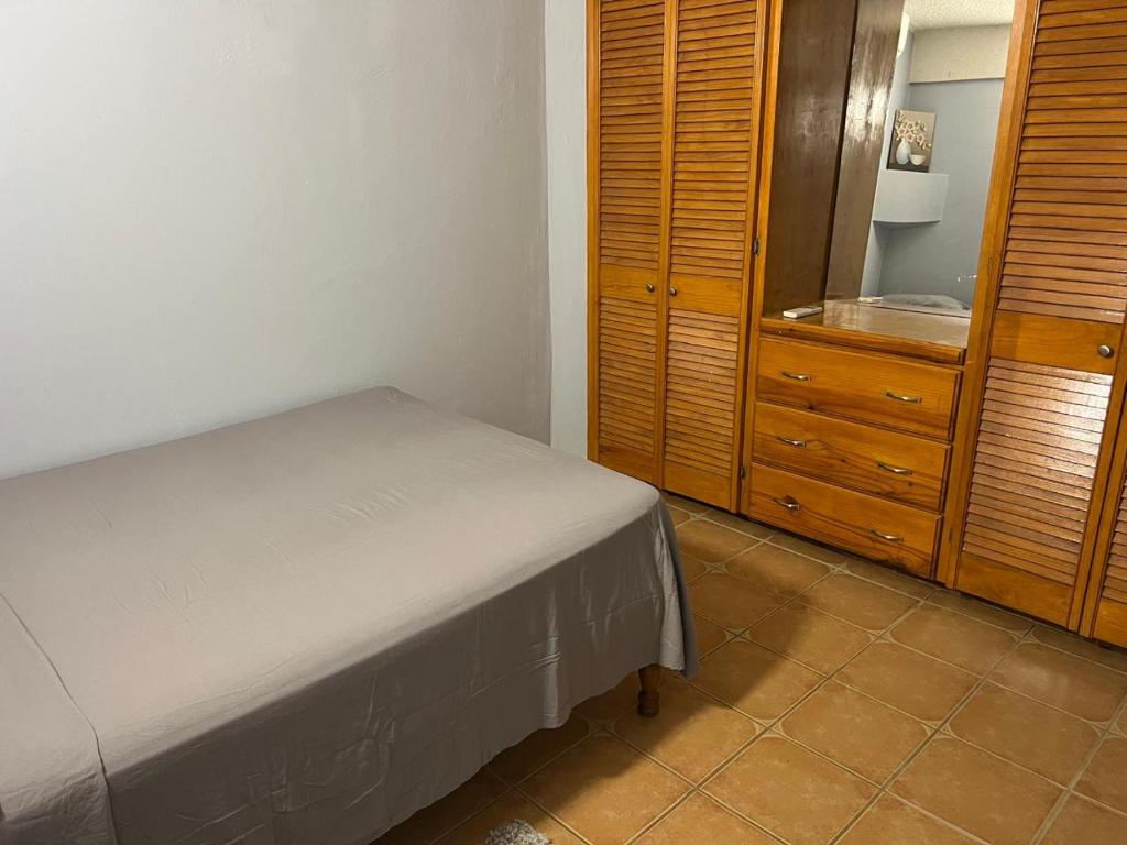 The Lime Suite Apt #2客房内的一张或多张床位