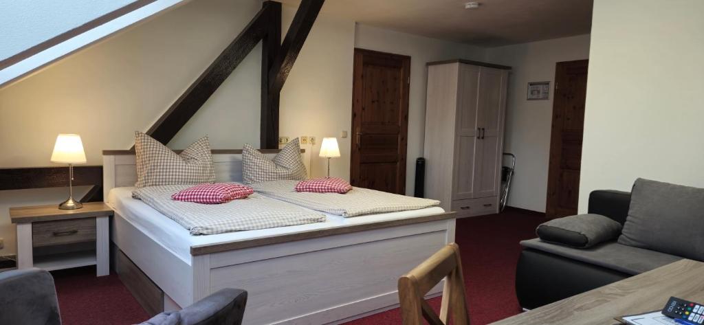 Postel nebo postele na pokoji v ubytování Hotel Meridian