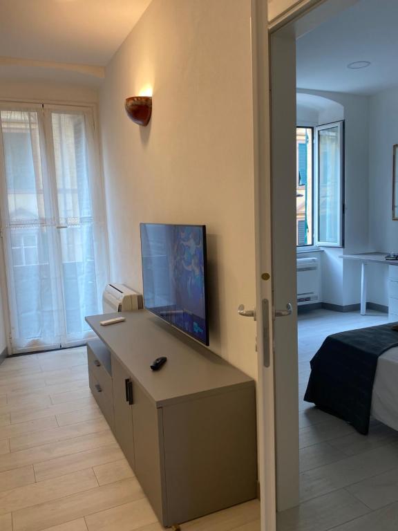 Μια τηλεόραση ή/και κέντρο ψυχαγωγίας στο Ada