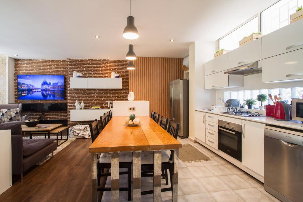 Kuchyň nebo kuchyňský kout v ubytování Charming 3 Bedroom Apt in Agdal