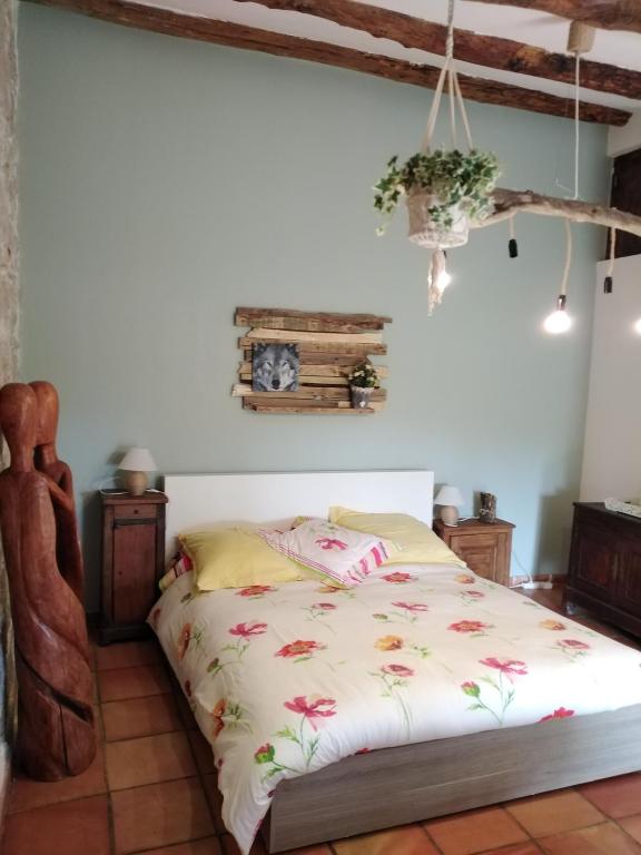 Postel nebo postele na pokoji v ubytování chambre studio La louve