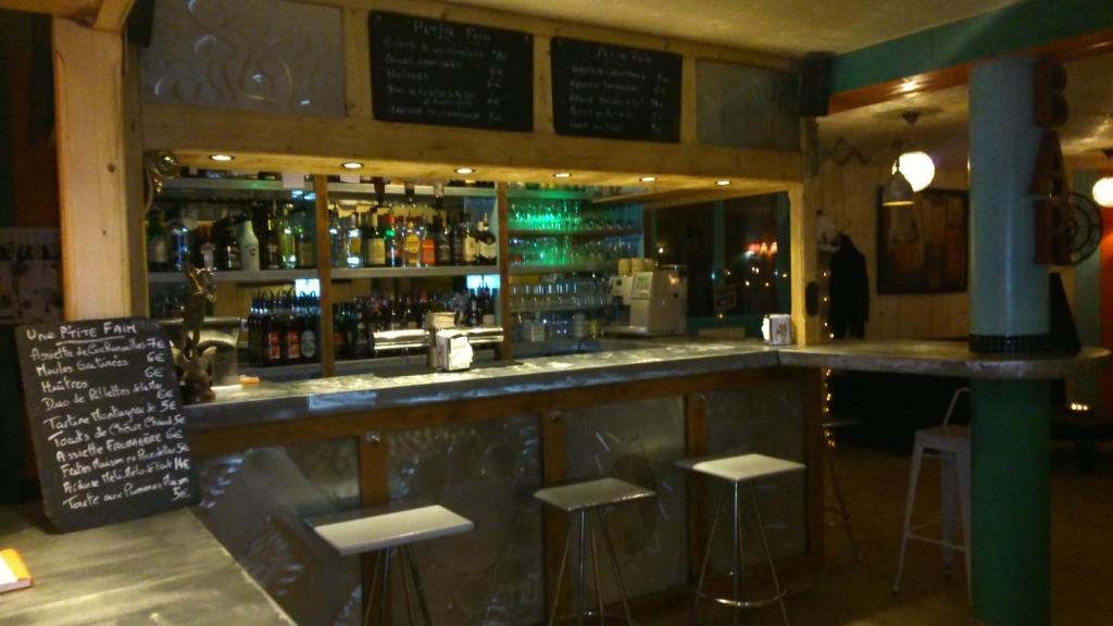 Lounge nebo bar v ubytování La Rapière