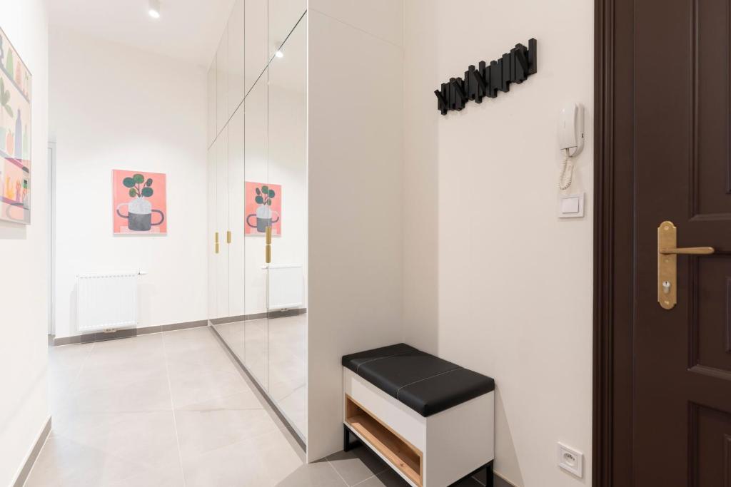 Visit Oomph Apartments - 14