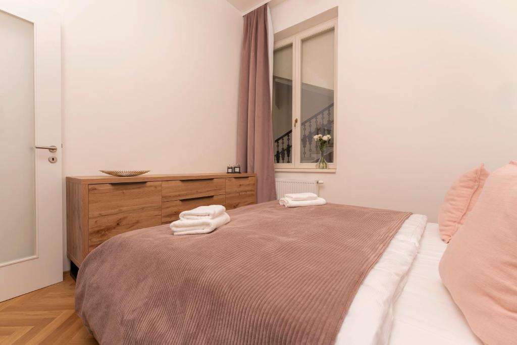 Visit Oomph Apartments - 9