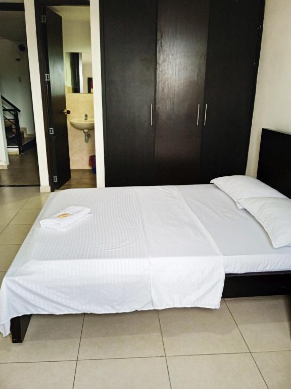 Postel nebo postele na pokoji v ubytování HOTEL MALU REAL POPAYAN Cauca
