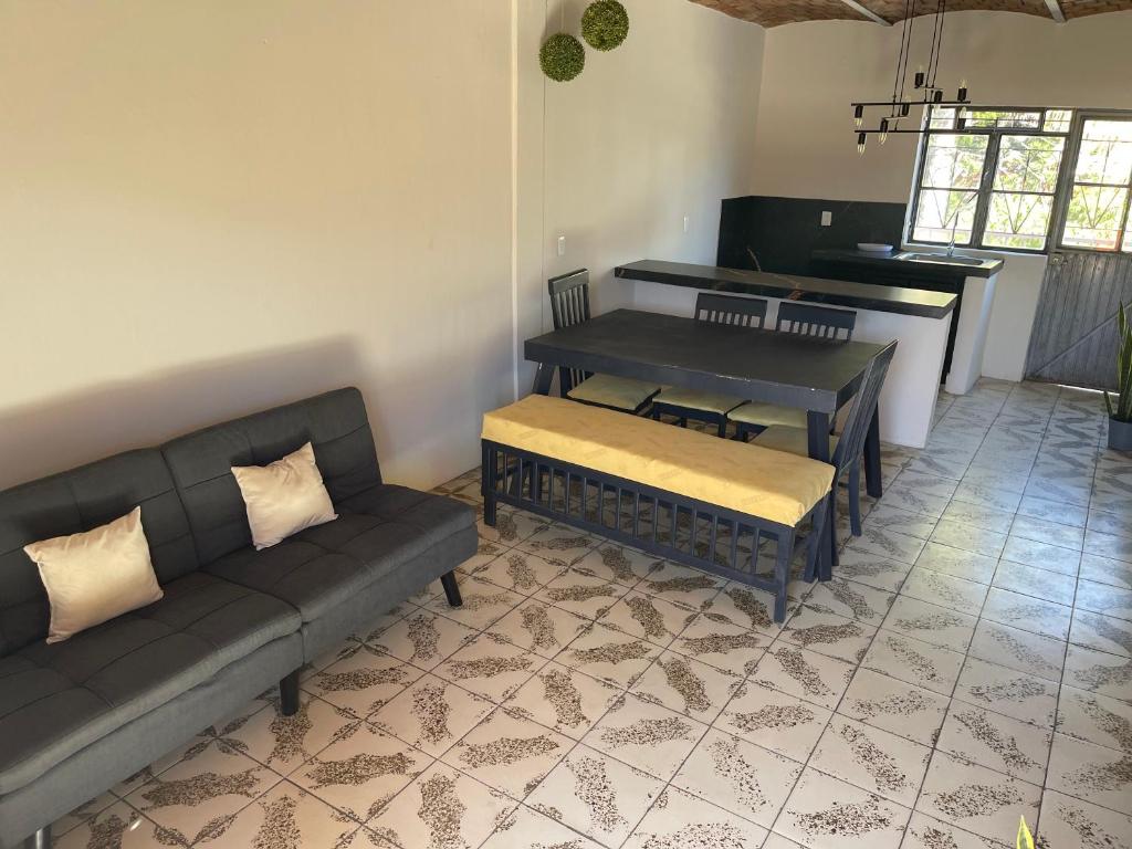 Kuchyň nebo kuchyňský kout v ubytování HOTEL CUATRO CAMINOS