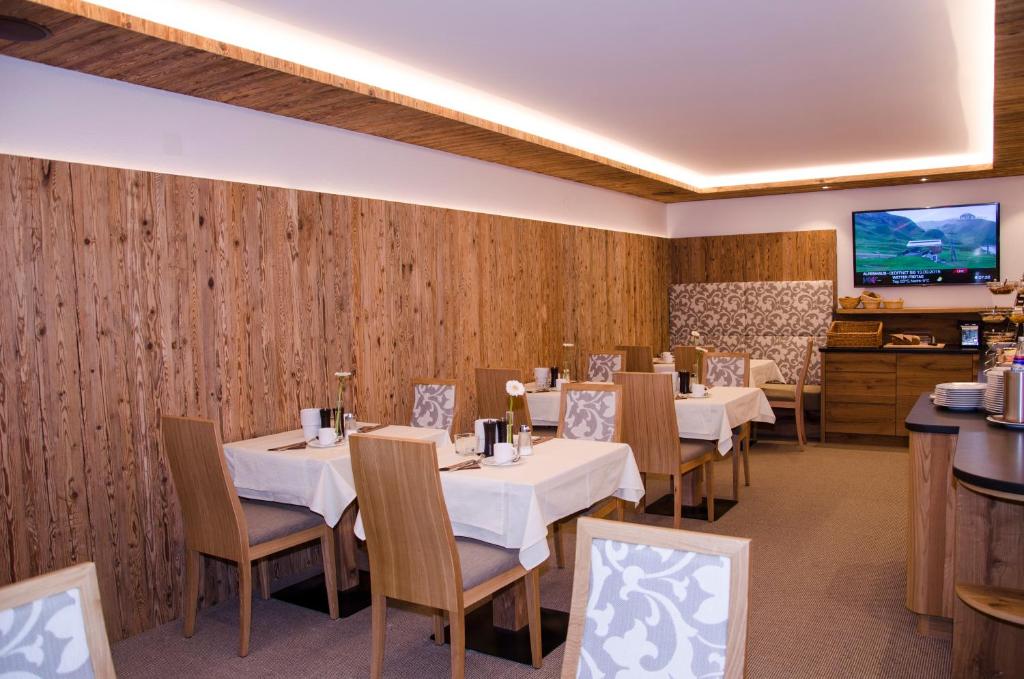 TV a/nebo společenská místnost v ubytování Hotel Garni Mirabell