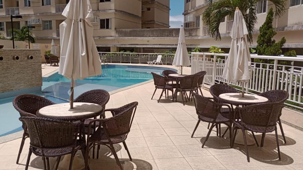 Swimmingpoolen hos eller tæt på Apartamento Dois Quartos - Garagem - Localização excelente em Brotas