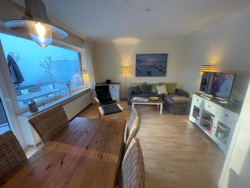 Kuchyň nebo kuchyňský kout v ubytování "Zur Kleinen Insel" TOP Lage 3 Min zum Strand, Blick in den Wald, perfekt für Paare und Familien mit Strandkorb -Hauptsaison- und Parkplatz