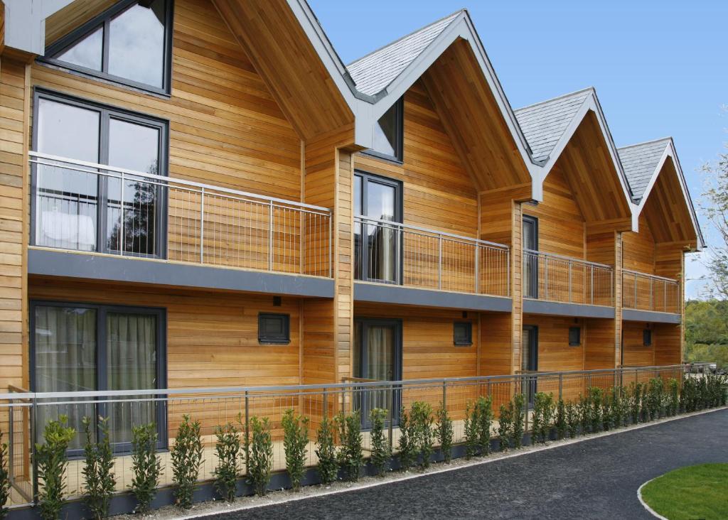 The building where the lodge is located 