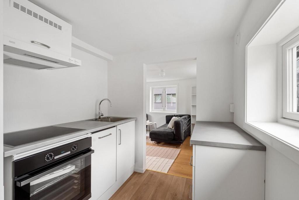 O bucătărie sau chicinetă la Cozy apartment in the heart of Tromsø city center!