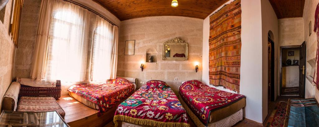 Postel nebo postele na pokoji v ubytování Kirkit Hotel
