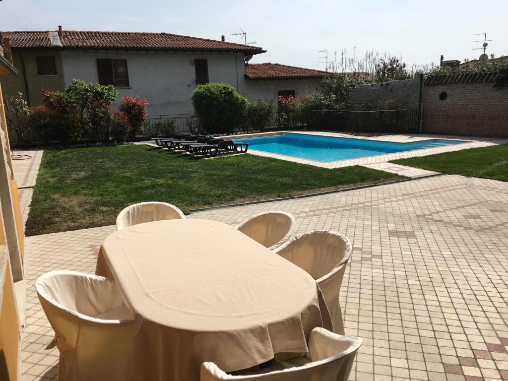 Bazén v ubytování B&B Al Vec Licinsi' nebo v jeho okolí