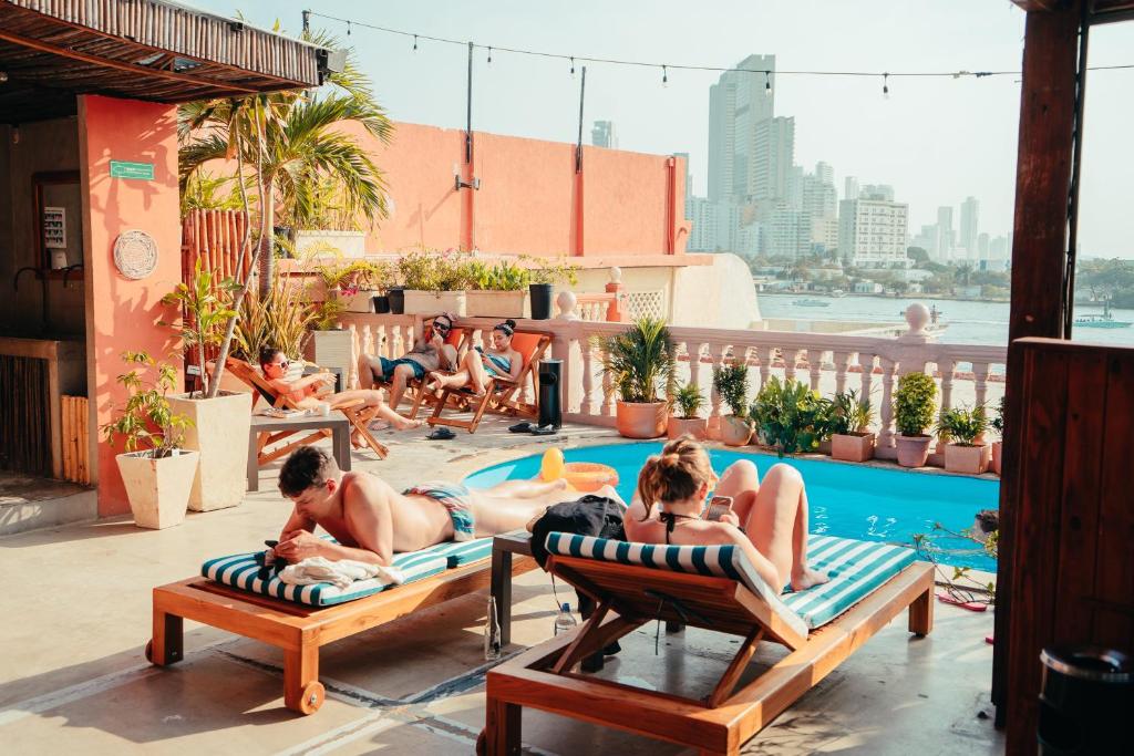 Bazén v ubytování Viajero Cartagena - Getsemaní Hostel nebo v jeho okolí
