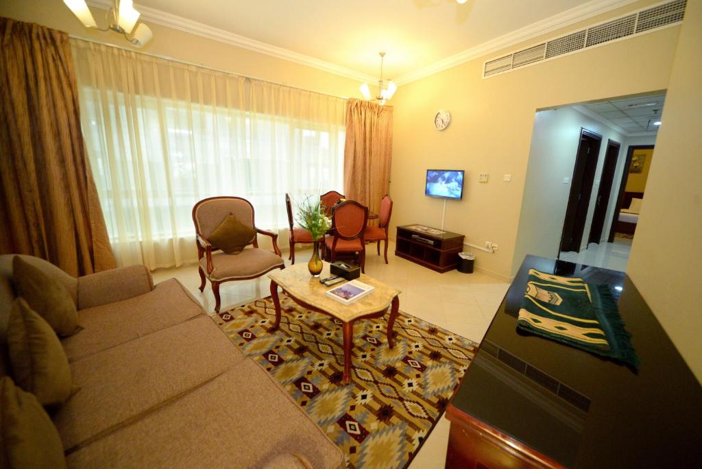 TV a/nebo společenská místnost v ubytování Emirates Stars Hotel Apartments Sharjah