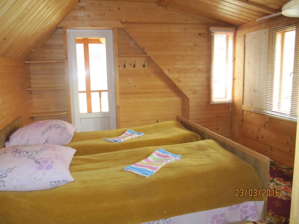 Postel nebo postele na pokoji v ubytování Sadiba Pid Skeleyu