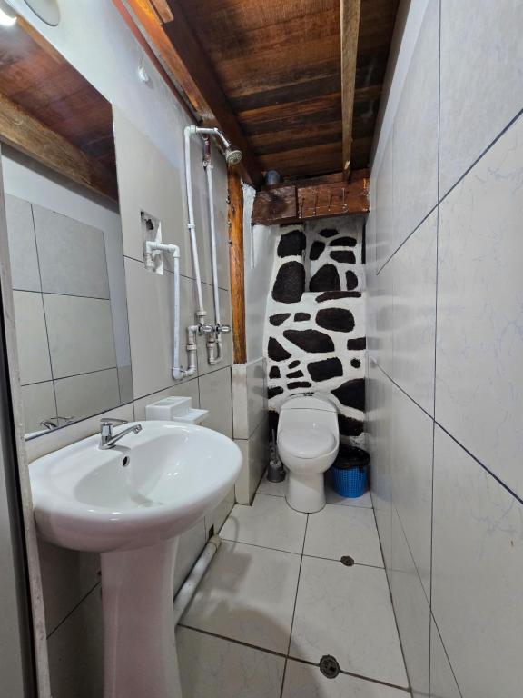 Koupelna v ubytování Apu Ayacco
