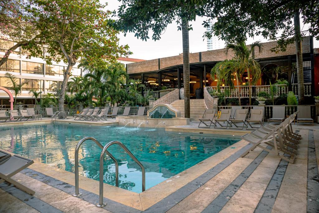 Bazén v ubytování Hotel Caribe by Faranda Grand, a member of Radisson Individuals nebo v jeho okolí