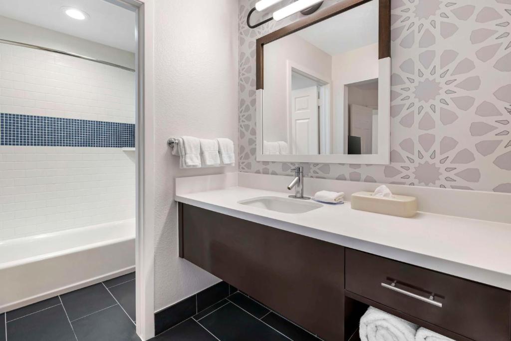 Sonesta ES Suites Chatsworth photo