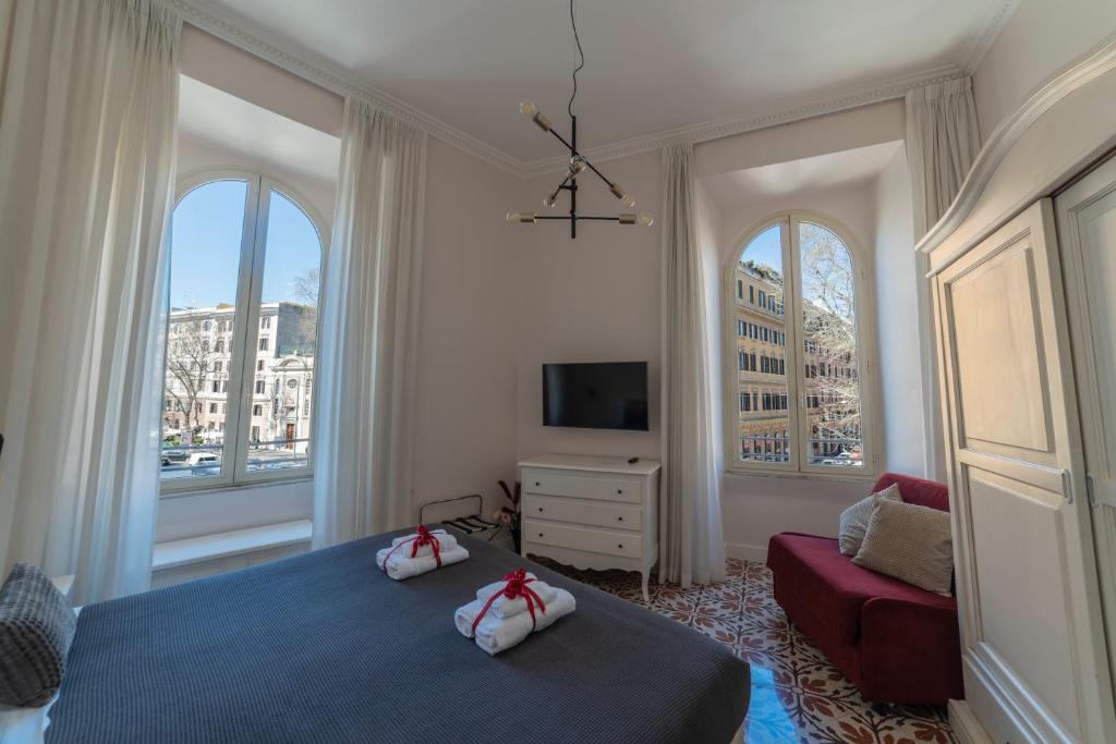 A bed or beds in a room at Vintage Ottaviano Apartment