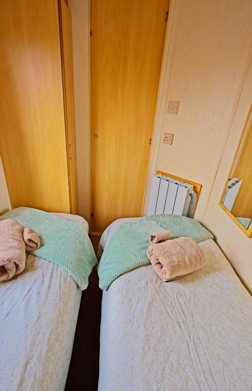 Postel nebo postele na pokoji v ubytování Ella Rose Mobile Home
