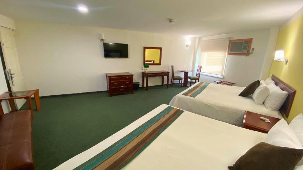 Postel nebo postele na pokoji v ubytování Hotel Enterprise Inn Poliforum