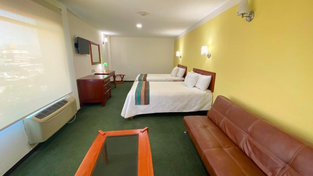 TV a/nebo společenská místnost v ubytování Hotel Enterprise Inn Poliforum