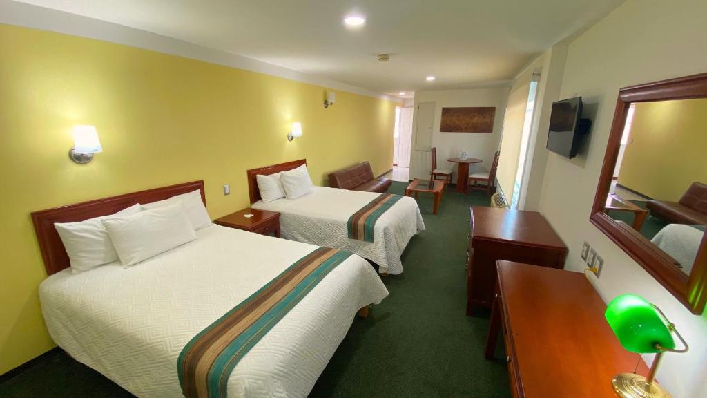 Postel nebo postele na pokoji v ubytování Hotel Enterprise Inn Poliforum