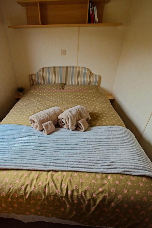 Postel nebo postele na pokoji v ubytování Ella Rose Mobile Home