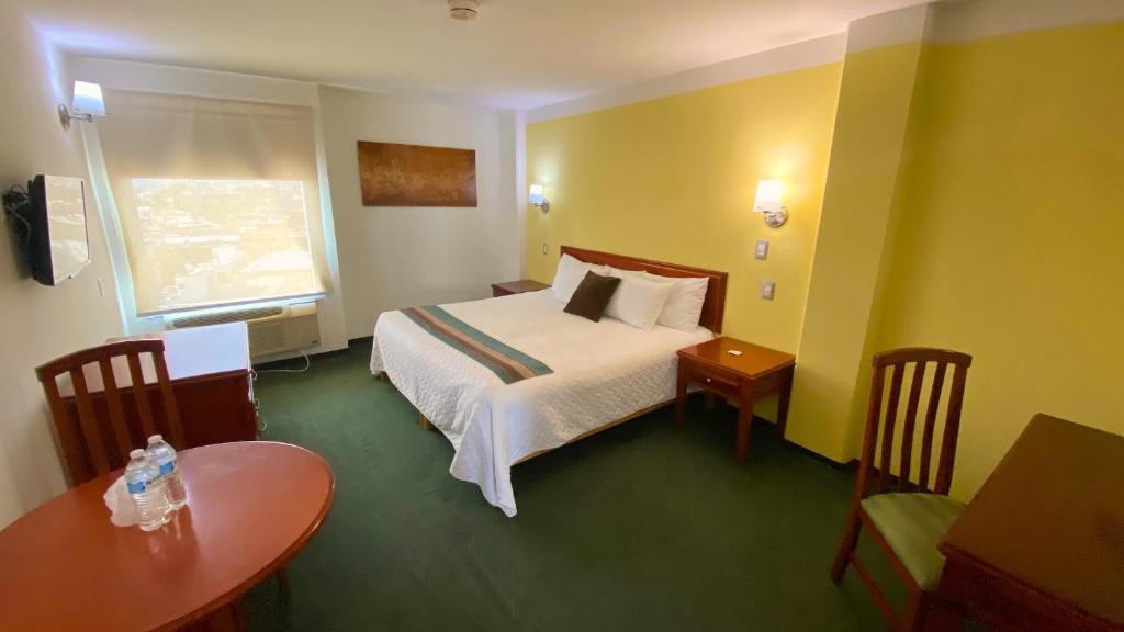 Postel nebo postele na pokoji v ubytování Hotel Enterprise Inn Poliforum