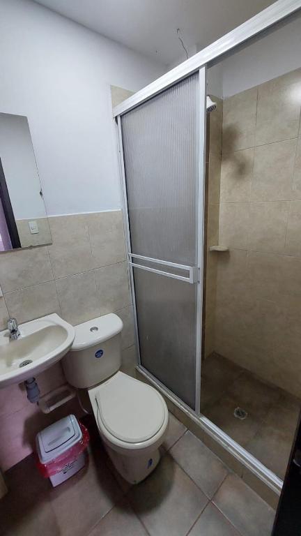 Koupelna v ubytování HOTEL MALU REAL POPAYAN Cauca
